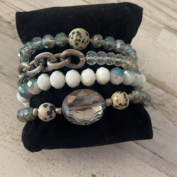 Jewelry - Four Strand Multicolored Speckled Beads & Silver Chain Link Gem Bracelet.